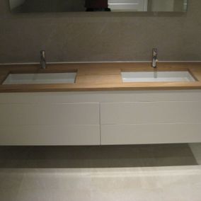 Wastafel met hout